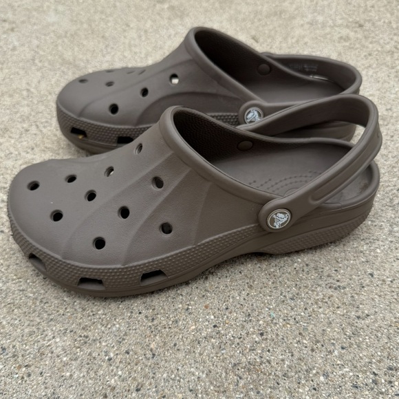 Crocs women’s clogs taupe size 9 preloved summer park beach pool vacation casual - Picture 2 of 5